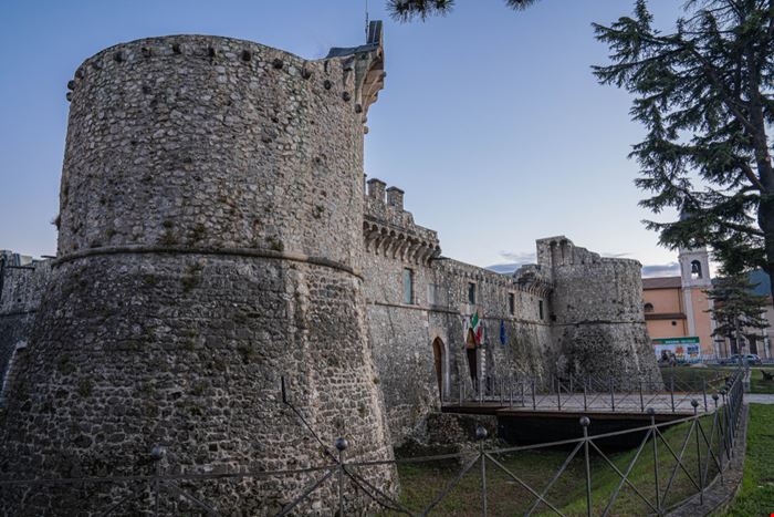 Castello Orsini - Il Castello - siete_vidas / Shutterstock.com